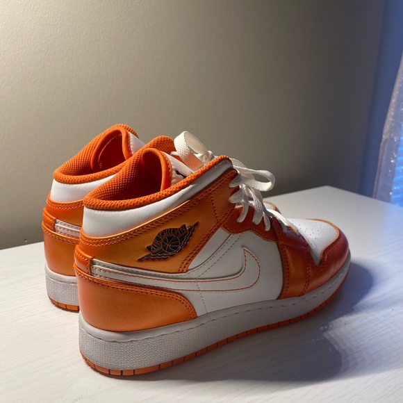 Nike air jordan’s orange - Picture 2 of 4